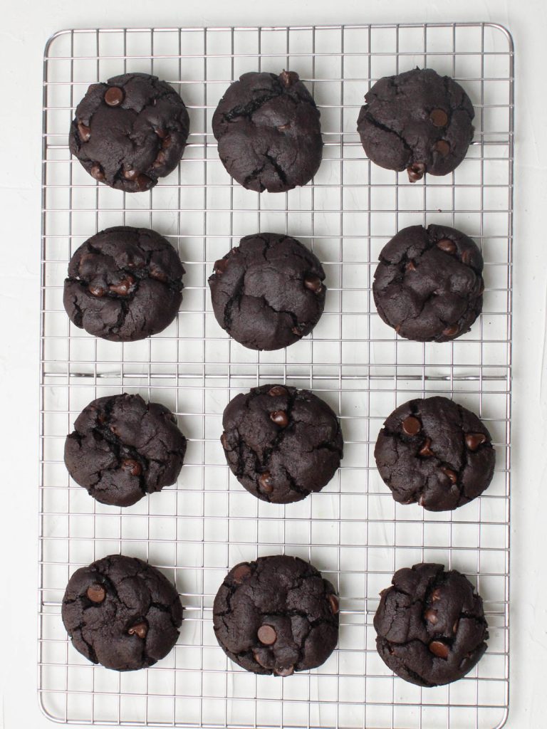 Dont Even Think About Making Mint Chocolate Chip Cookies Without This - 1ii6cdj